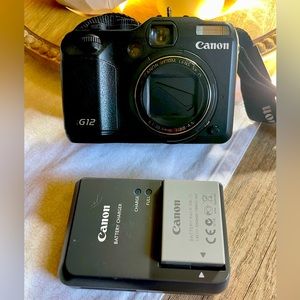 Canon G12 camera with battery and case